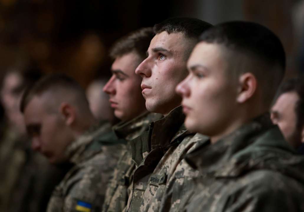 Военнообязанным мужчинам ограничили передвижение по стране: что нужно знать