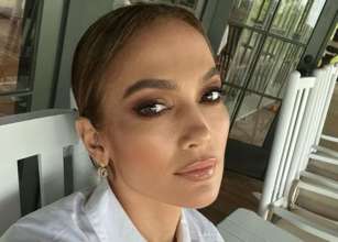 Дженніфер Лопес опублікувала спокусливі знімки/Фото: Jennifer Lopez/Іnstagram В атласній піжамі та мереживній білизні: Дженніфер Лопес опублікувала спокусливі знімки