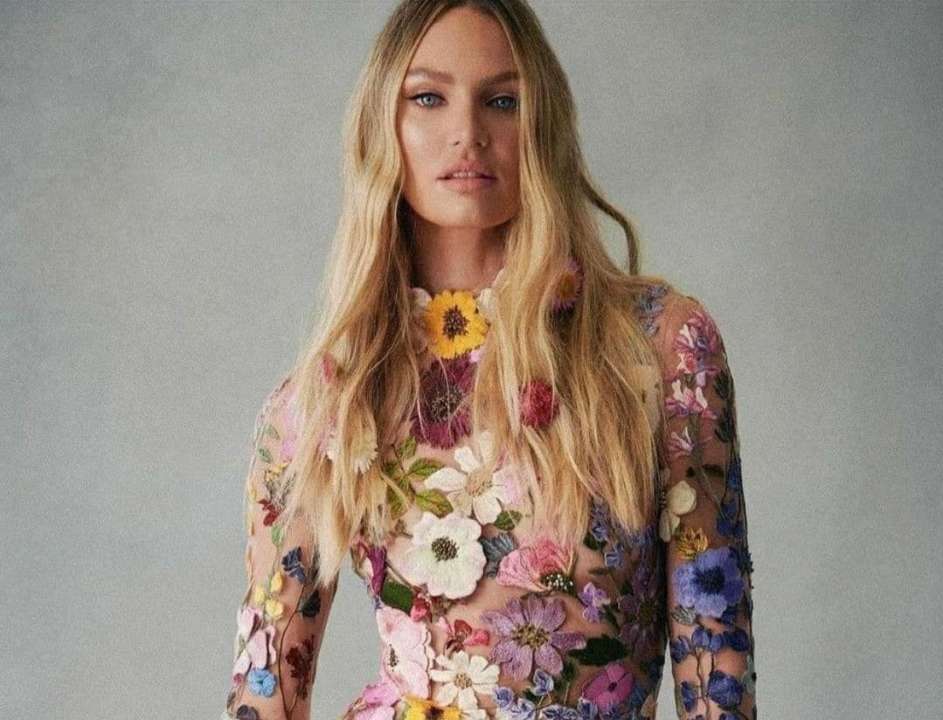 "Ангел" Victoria's Secret влаштувала відверту фотосесію на пляжі