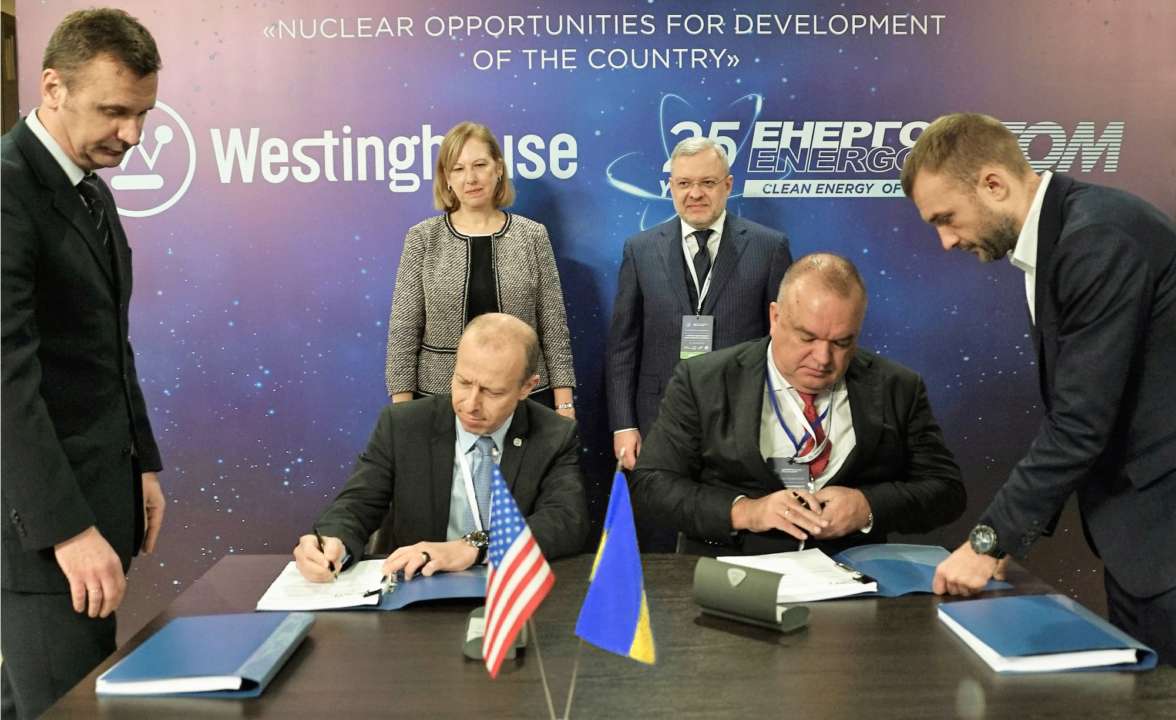 Україна підписала угоду про будівництво нових енергоблоків на Хмельницькій АЕС/фото: Енергоатом/Fаcebook Американська компанія підписала угоду про будівництво нових енергоблоків на Хмельницькій АЕС