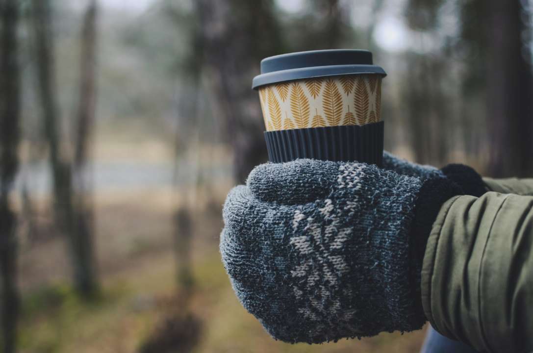 Прикмети про рукавиці: що означають і як вберегтися/ Фото: Sarune Sedereviciute/Unsplash Загубилися рукавички: що означає прикмета та як вберегтися від біди