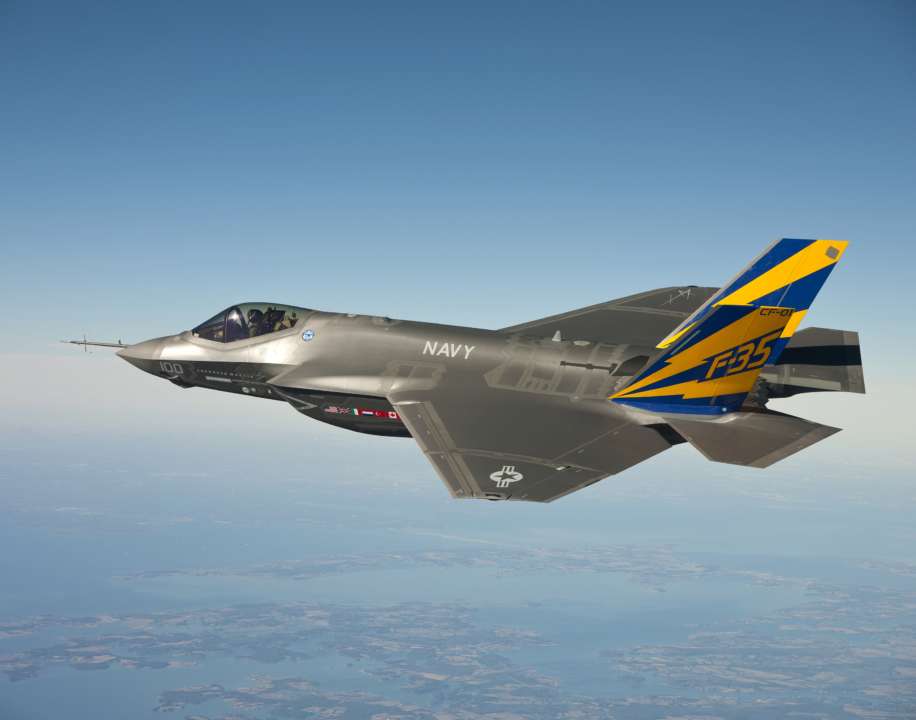 Современный истребитель F-35 не выдержал столкновения с орлом / Фото: U.S. Navy photo courtesy Lockheed Martin via Getty Images