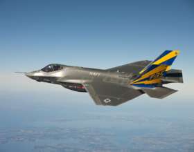 Современный истребитель F-35 не выдержал столкновения с орлом / Фото: U.S. Navy photo courtesy Lockheed Martin via Getty Images Современный истребитель F-35 не выдержал столкновения с орлом / Фото: U.S. Navy photo courtesy Lockheed Martin via Getty Images