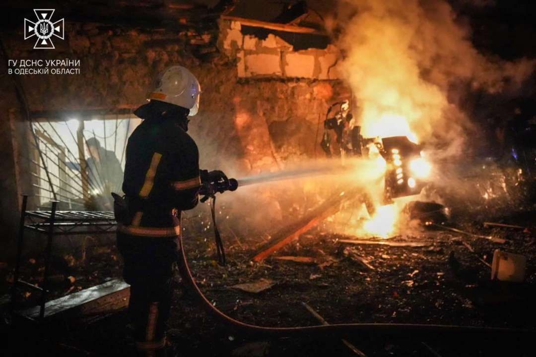 Станом на зараз у морях 8 ворожих кораблів, серед яких 2 носії крилатих ракет "калібр", загальний залп до 16 ракет Станом на зараз у морях 8 ворожих кораблів, серед яких 2 носії крилатих ракет "калібр", загальний залп до 16 ракет