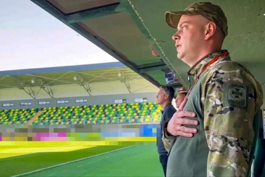 Символический жест клубов: матч Черноморец – Шахтер открыл защитник Мариуполя Артем Лавренюк