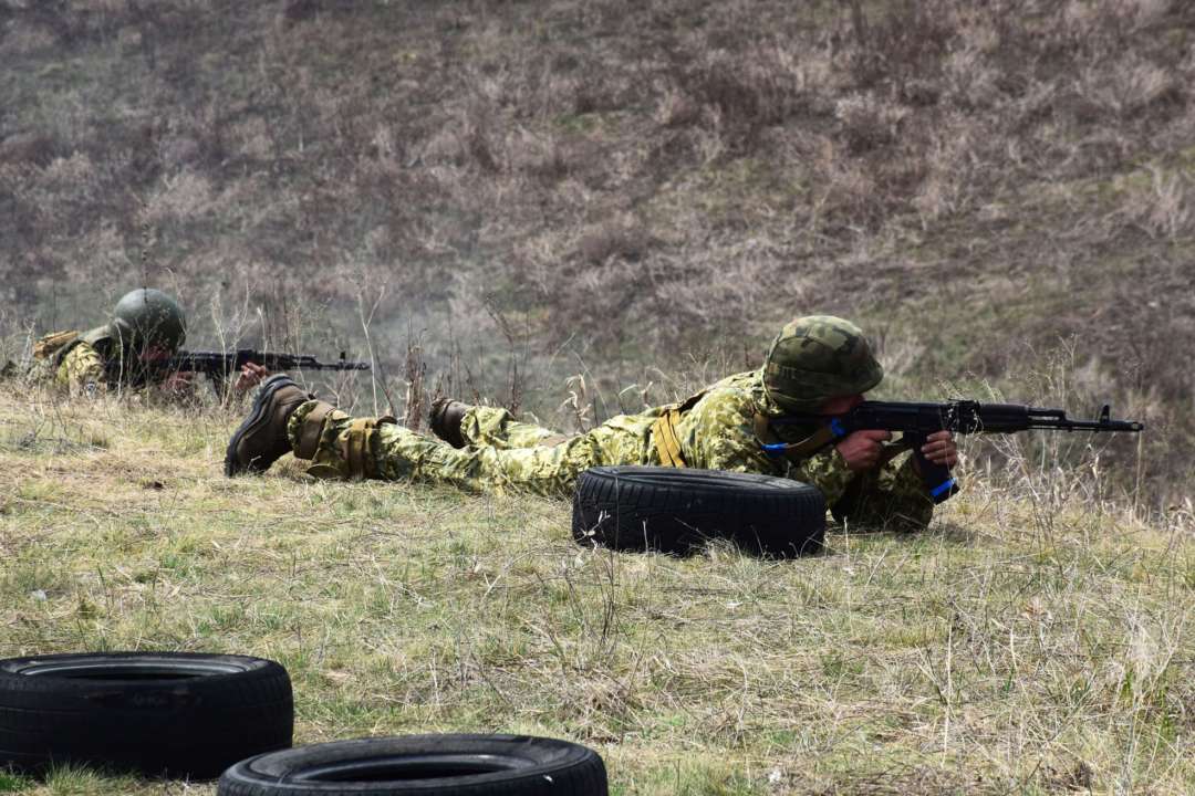Фото: ООС Обстрелы на Донбассе: три украинских защитника получили ранение