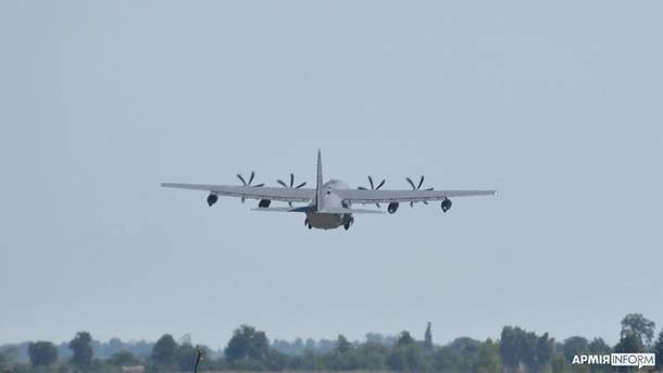 Фото: АрмияInform Спецназ ВСУ выполнил десантирование с самолета США