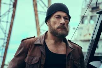Кадр із фільму Le dernier mercenaire Netflix довелось зібрати чотири сотні дозволів, щоб зняти в Україні фільм