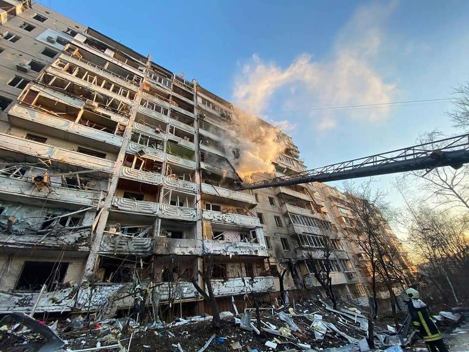 У Києві прогриміли вибухи/Фото: ДСНС України Окупанти обстріляли Київ: вибухи прогриміли на Осокорках та у Подільському районі