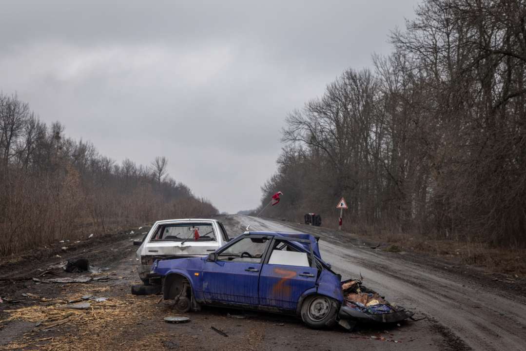 В Генштабе рассказали о ситуации на фронтах в Украине/Фото: Chris McGrath/Getty Images Уничтоженные оккупантами автомобили мирных украинцев