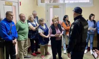 Из-за увольнения директора львовской школы №96 учителя и родители угрожают перекрыть международную трассу/Фото: Львовский городской совет Грозят перекрыть международную трассу: в Львове родители протестуют из-за увольнения директора школы