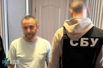 Підозри отримали ділки, які розкрадали гроші на виробництві динамічного захисту для танків ЗСУ/Фото: SBUkr Розікрали 12 млн гривень на захисті танків для ЗСУ: ділки отримали підозру