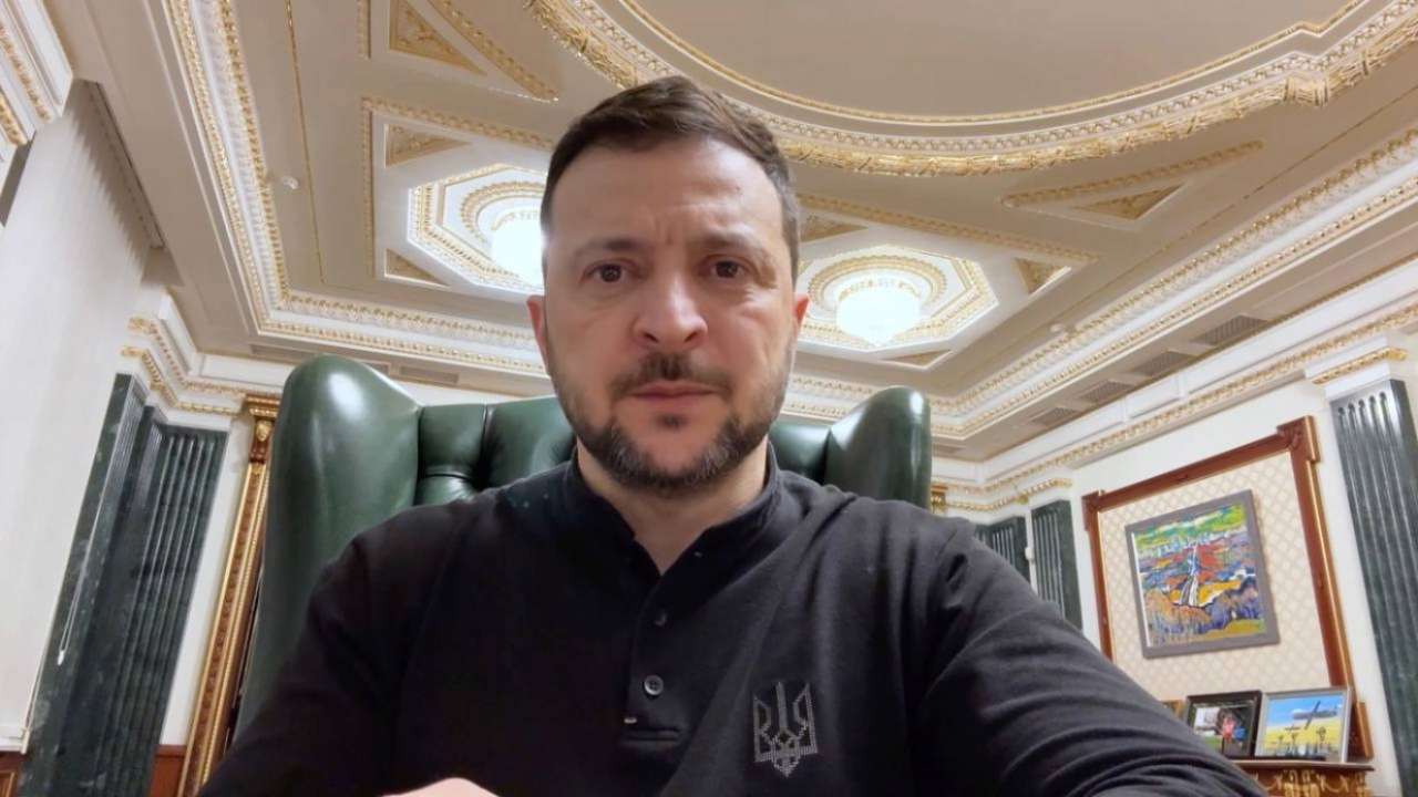 Сегодняшняя власть в Грузии толкает страну на очевидную зависимость от россии – обращение Президента Зеленский поручил подготовить соответствующие санкционные решения против властей Грузии