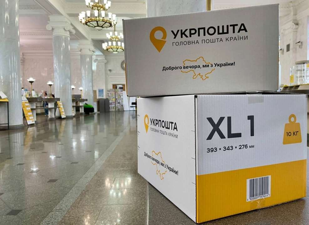 День прикольних наказів: "Укрпошта" підписала документ про визнання кремля своєю власністю/Фото: Ігор Смілянський День прикольних наказів: "Укрпошта" підписала документ про визнання кремля своєю власністю/Фото: Ігор Смілянський