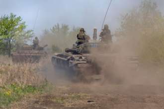Для відбиття наступу українських сил у Курській області росія створила неефективну систему командування / Фото: John Moore, Getty Images український танк