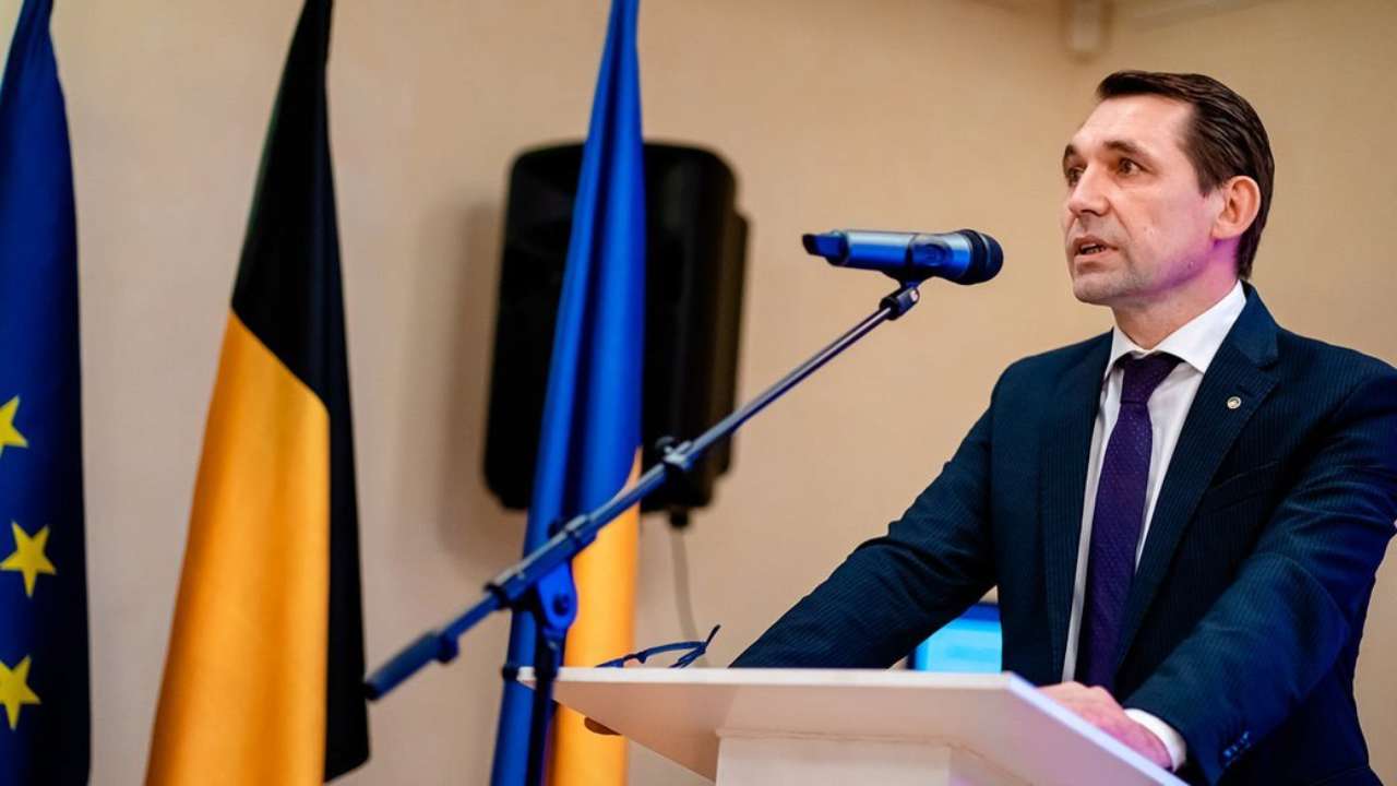 Точицкий обещает создать условия для свободных поездок украинских художников за границу