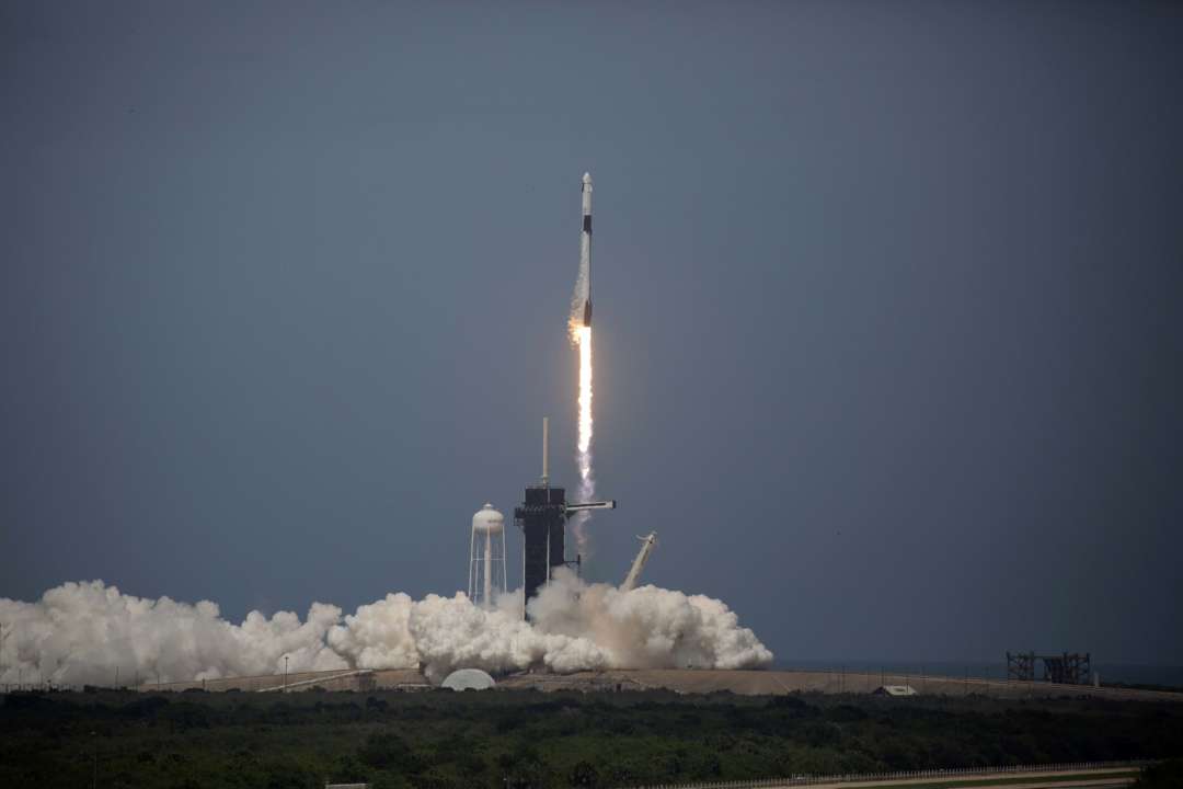 SpaceX вывела на орбиту спутники
