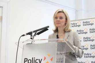 Глава МИД Британии прокомментировала заседание Совета РФ-НАТО /Фото: Policy Exchange for Commons Wikimedia Лиз Трасс