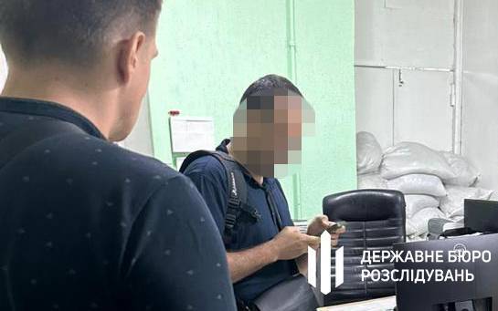 ГБР разоблачило правоохранителя, который с сообщниками продавали информацию из государственных баз данных/Фото: ГБР ГБР разоблачило правоохранителя, который с сообщником продавали информацию из государственных баз данных/Фото: ГБР