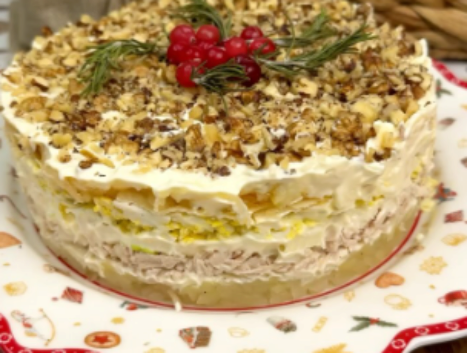 Салат з куркою та яблуком