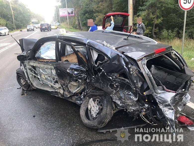 Фото: нацполіція У Києві в масштабній ДТП зіткнулися вісім автомобілів