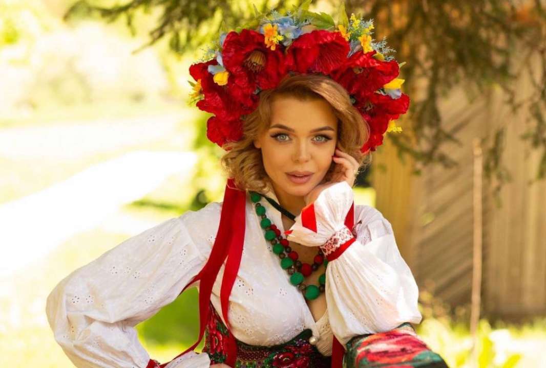 Алина Гросу нежно поздравила маму с днем рождения и рассекретила свое местонахождение