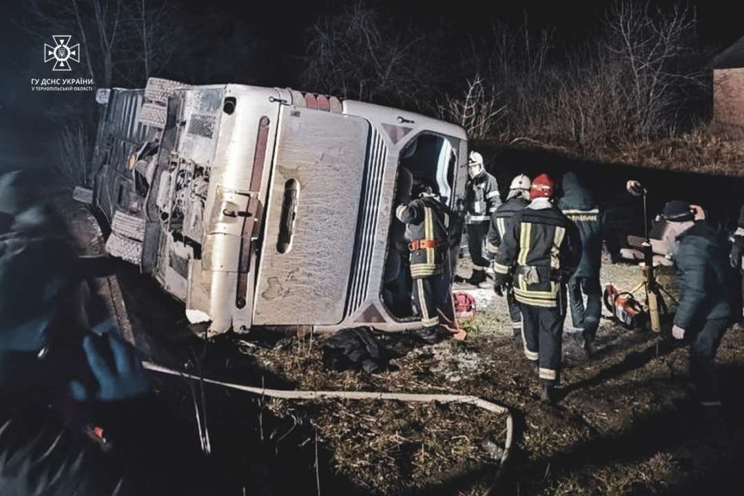 Повертався з Буковеля: на Тернопільщині автобус потрапив у ДТП