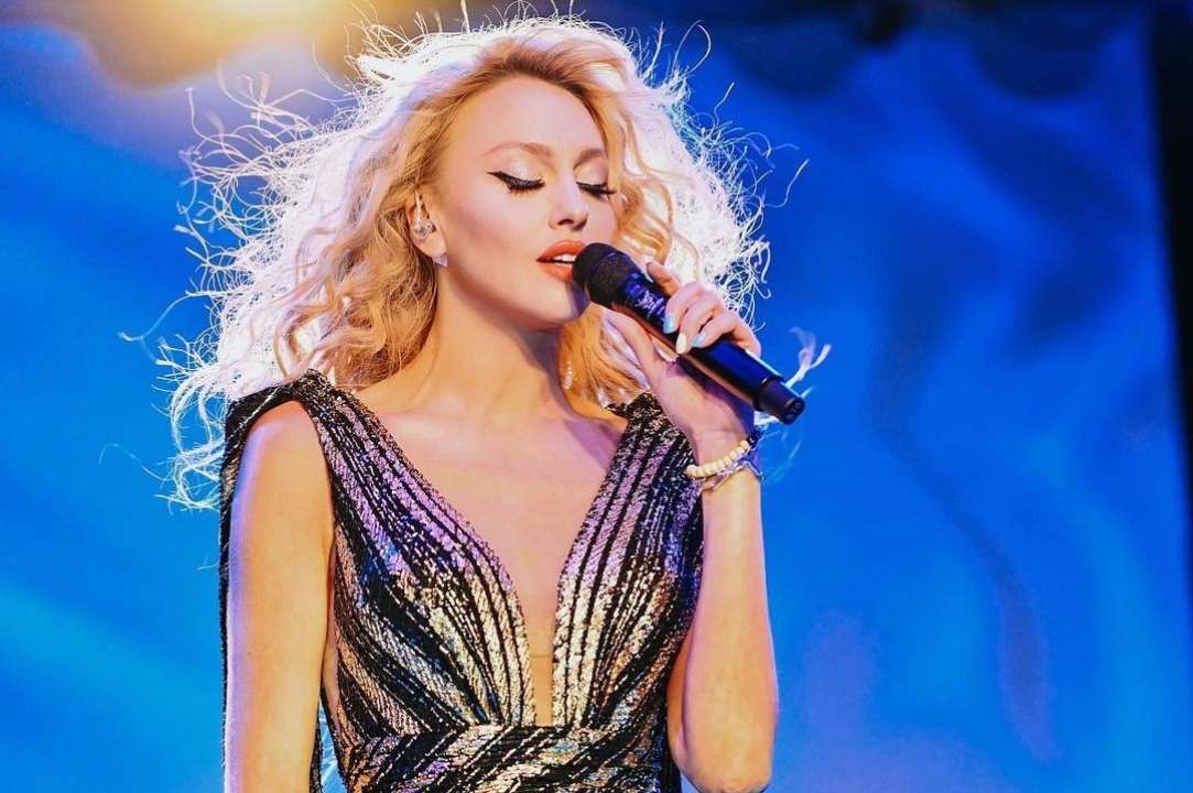 Оля Полякова у купальнику пірнула у холодну воду/Фото: polyakovamusic/instagram Оля Полякова показала, як у купальнику пірнула у крижану воду