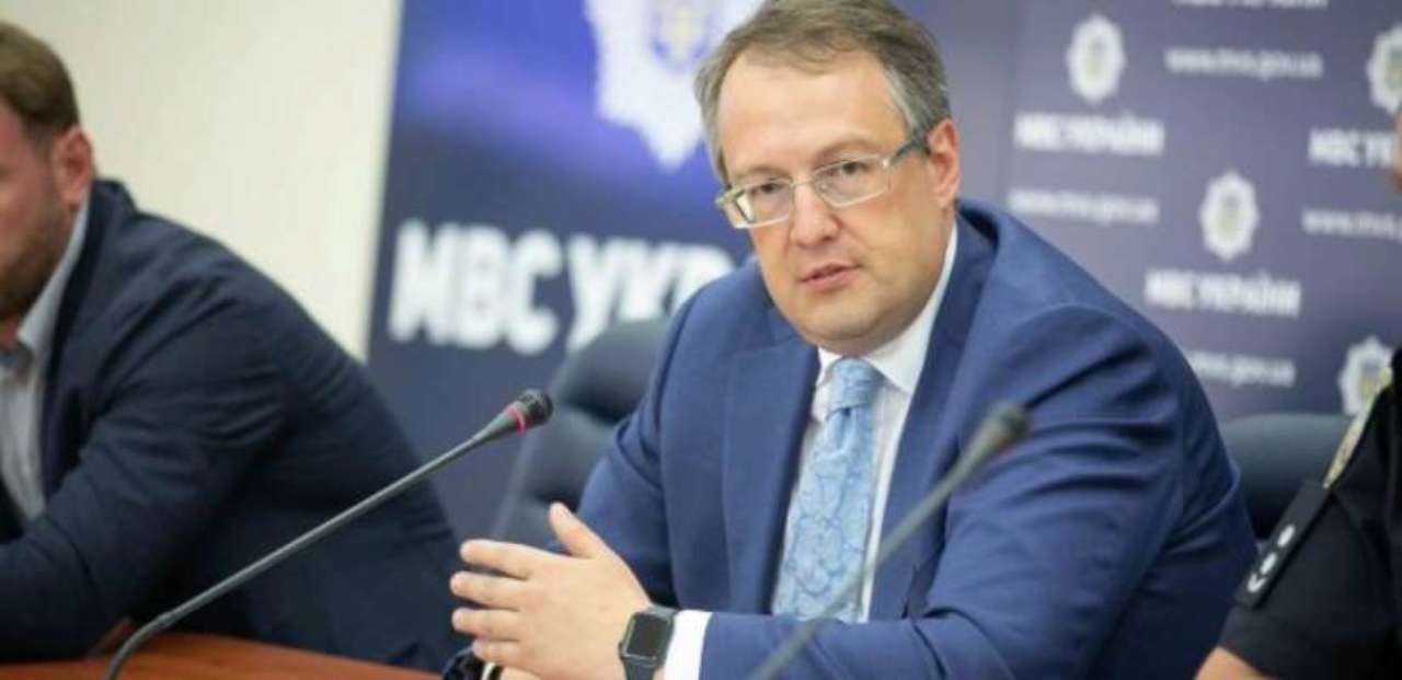 Не прошло и месяца: Геращенко вернулся работать в МВД