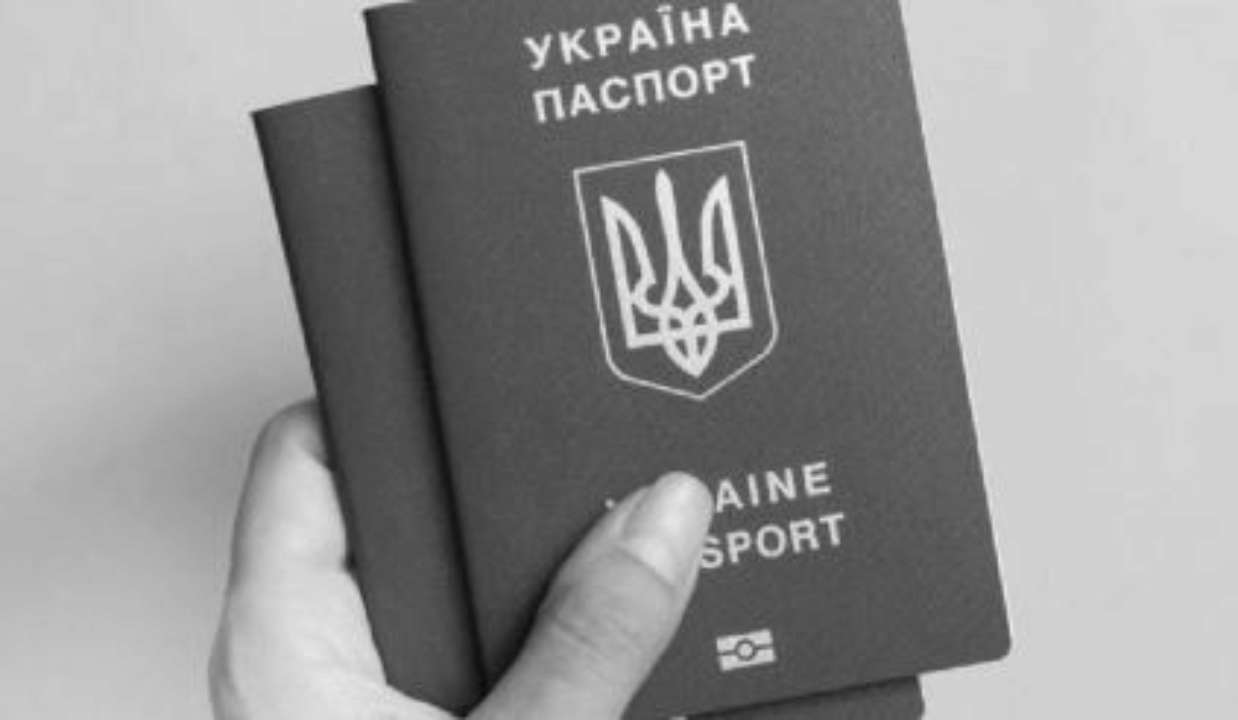 Для цього достатньо звернутися до дипломатичної установи та подати відповідну заяву Для цього достатньо звернутися до дипломатичної установи та подати відповідну заяву