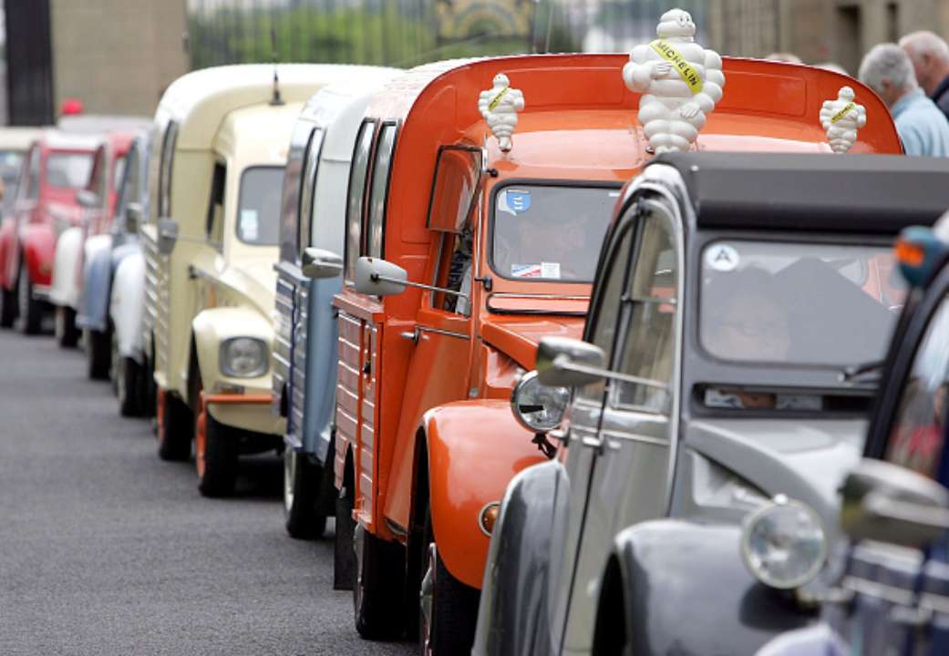 Новий рекорд: у Франції продали єдиний дерев'яний Citroen 2CV за надзвичайно велику суму