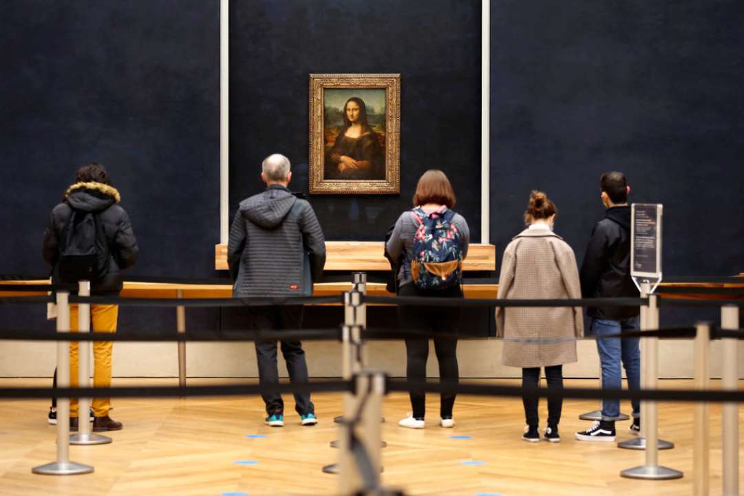 Ученые раскрыли еще один секрет Моны Лизы/Фото: Getty Images Мона Лиза в Лувре
