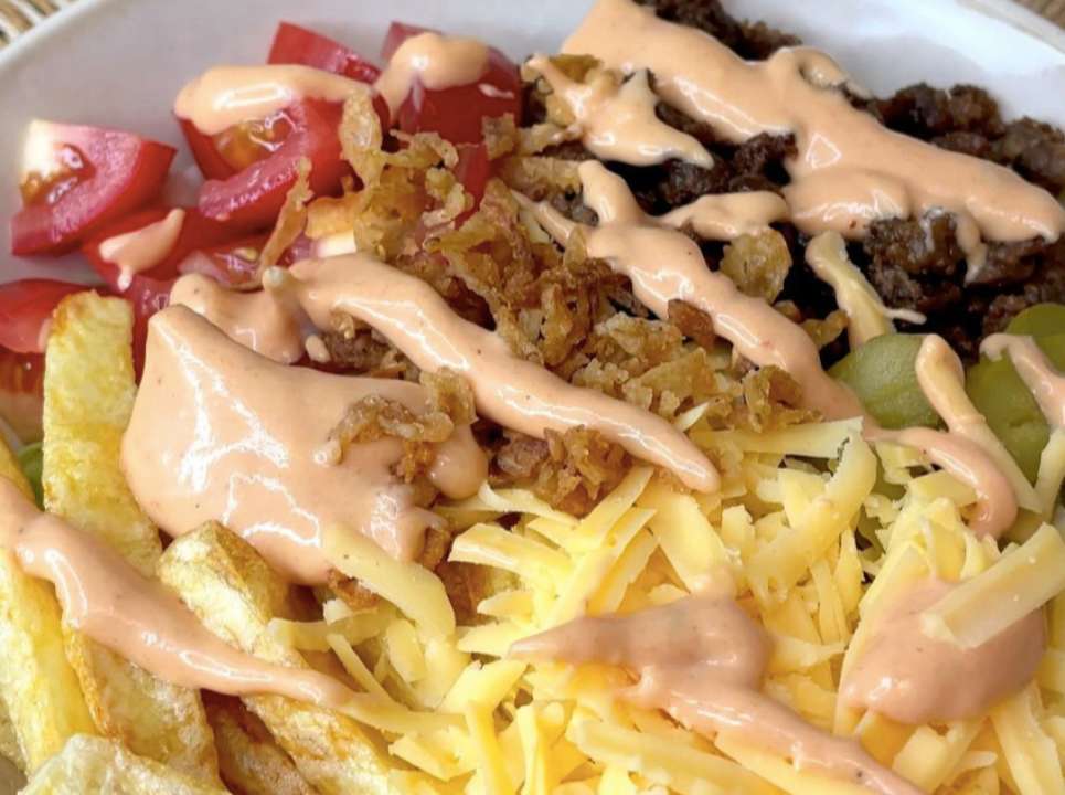 Кулінарна блогерка показала, як приготувати чізбургер боул / Фото: instagram/vistovska_cooking Кулінарна блогерка показала, як приготувати чізбургер боул / Фото: instagram/vistovska_cooking