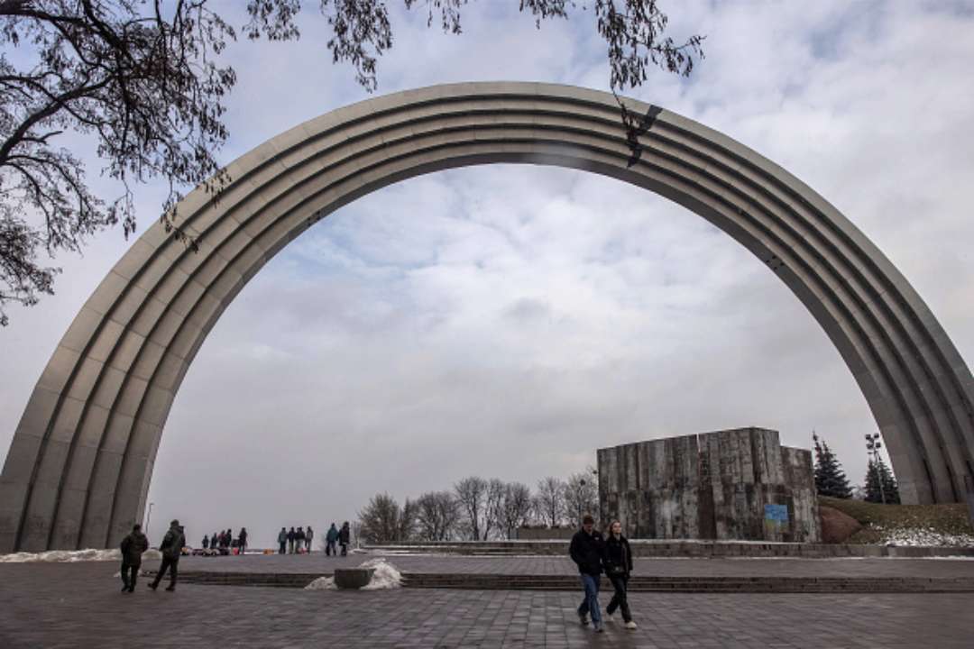 Арка дружбы народов: миф о воссоединении двух братских народов не соответствует историческим реалиям