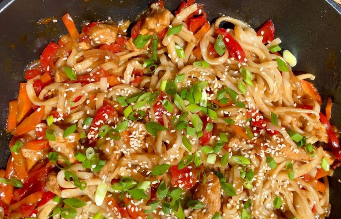 Как приготовить удон с курицей и терияки / Фото: instagram/vistovska_cooking