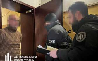 Наразі правоохоронці провели 9 обшуків за місцем помешкання та у службових приміщеннях військових Наразі правоохоронці провели 9 обшуків за місцем помешкання та у службових приміщеннях військових