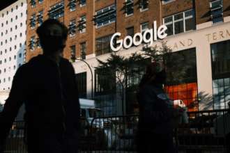 Фото: Getty Images Компанію Google оштрафували на 100 млн євро