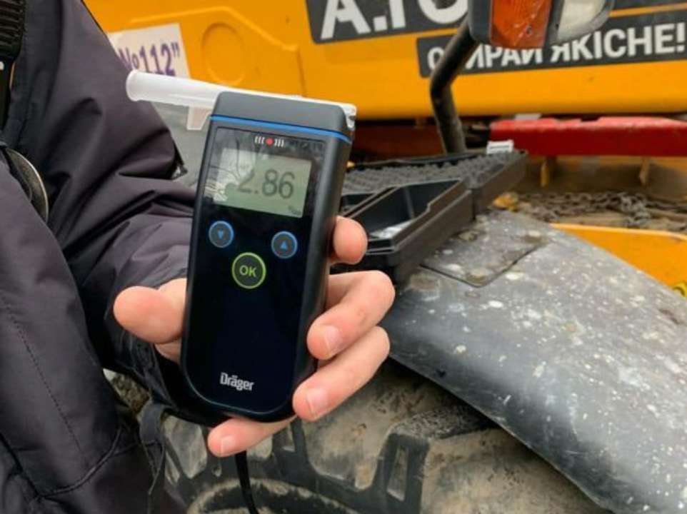 Києвом п'яним рухався водій трактора. Його затримала поліція
