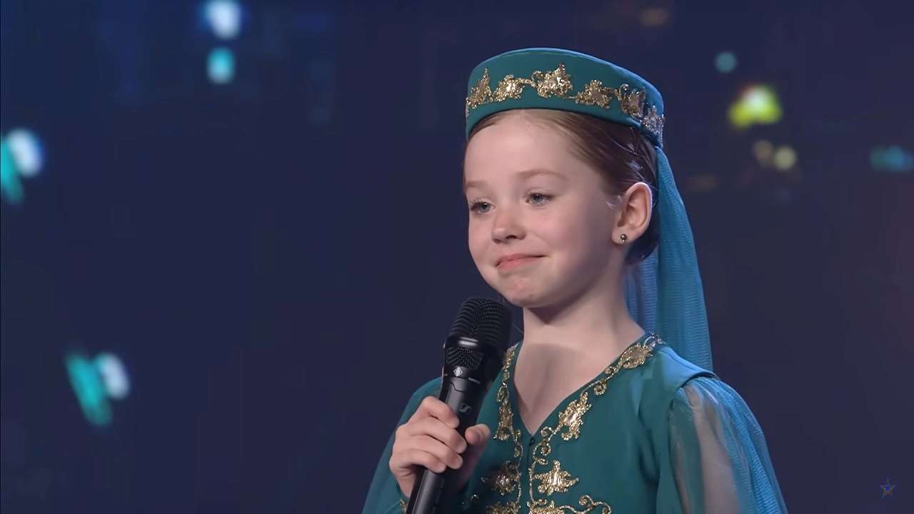 Українка довела до сліз суддів іспанського талант-шоу/Фото: скрін відео Не стримати сліз: 8-річна українка розчулила іспанську публіку на талант-шоу розповіддю про війну