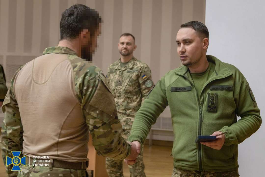 Буданов вручив нагороди спецпризначенцям, які штурмували Зміїний/Фото: СБУ Буданов нагородив спецпризначенців, які брали участь у звільненні Зміїного