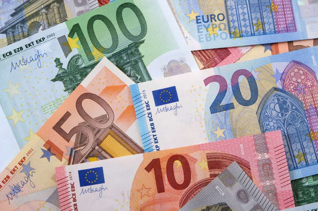 Украина получит от Евросоюза 6 млрд евро. Фото: Freepik пакет помощи от ЕС