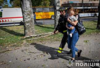 Враг атаковал Запорожье авиабомбами: есть погибшие / Фото: Национальная полиция Враг атаковал Запорожье авиабомбами: есть погибшие