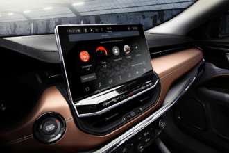 Фото: Jeep Jeep представила обновленную модель внедорожника Compass