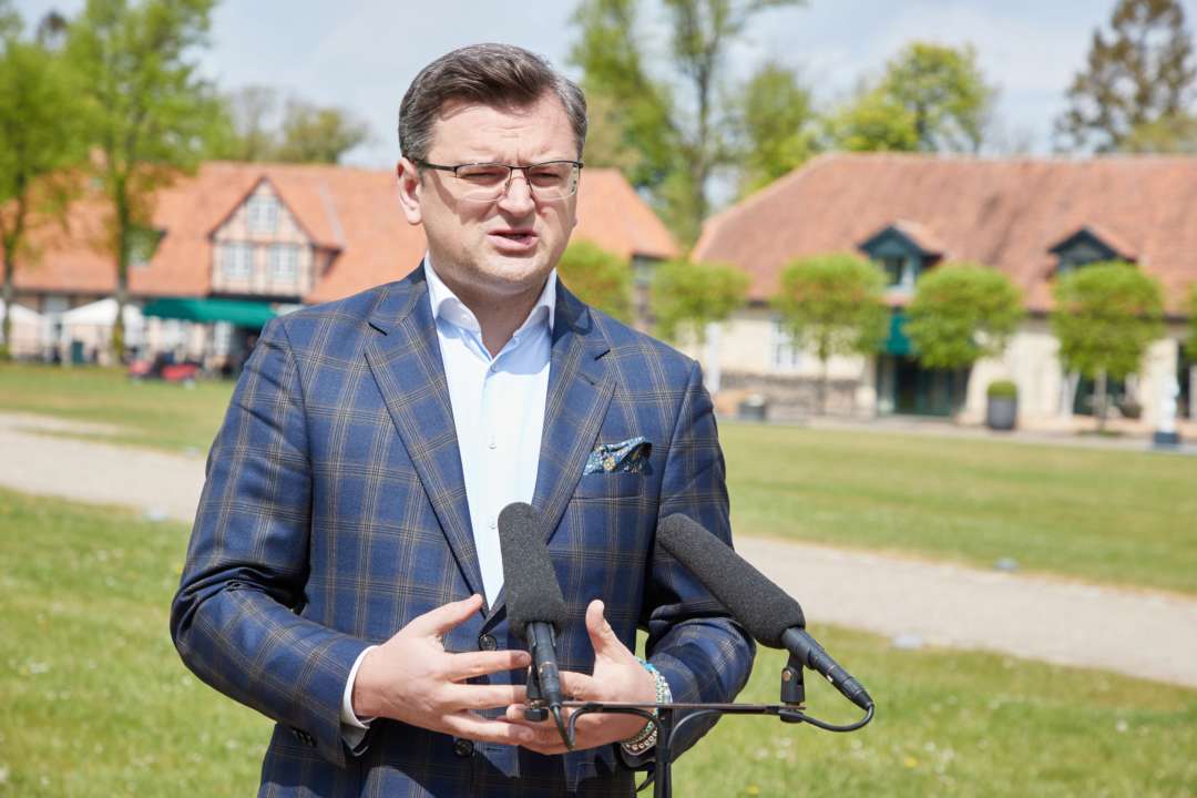 Кулеба заявил, что Украина получит тяжелое вооружение от США/Фото: Getty Images Кулеба