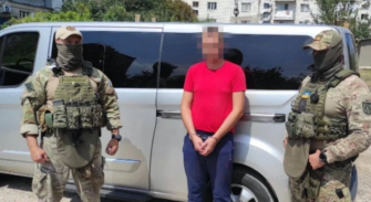 СБУ викрила співробітника державної медустанови, який працював на окупантів/Фото: СБУ СБУ викрила співробітника державної медустанови, який працював на окупантів/Фото: СБУ