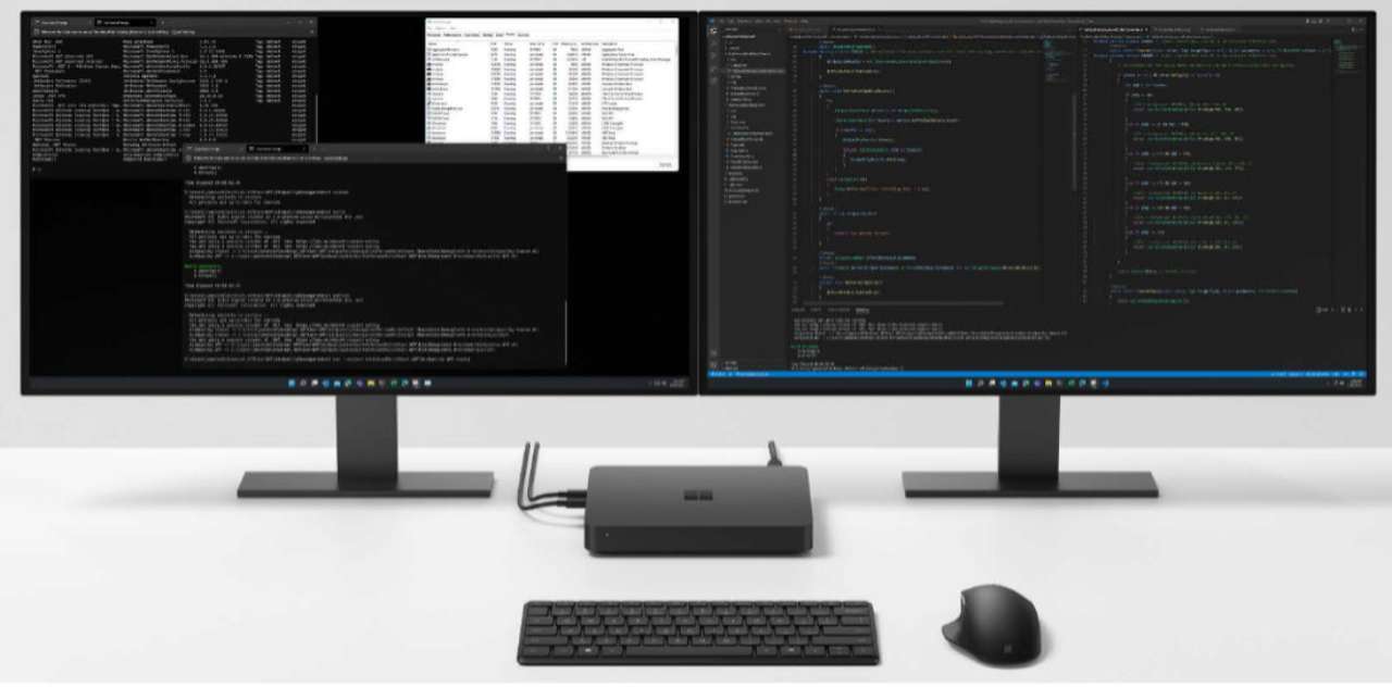 Проект Volterra: Microsoft анонсировала миниатюрный ПК на базе ARM/Фото: Microsoft Миниатюрный ПК подключен к двум мониторам