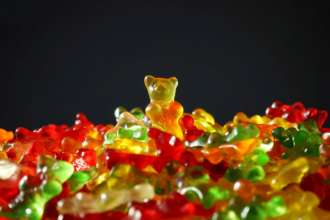 Haribo віддячив желейними ведмедиками чоловікові за знайдений чек на 4,6 млн євро / Фото: Рexels Відома німецька компанія розщедрилася на 6 пачок желейок за знайдений чек на 4,6 млн євро
