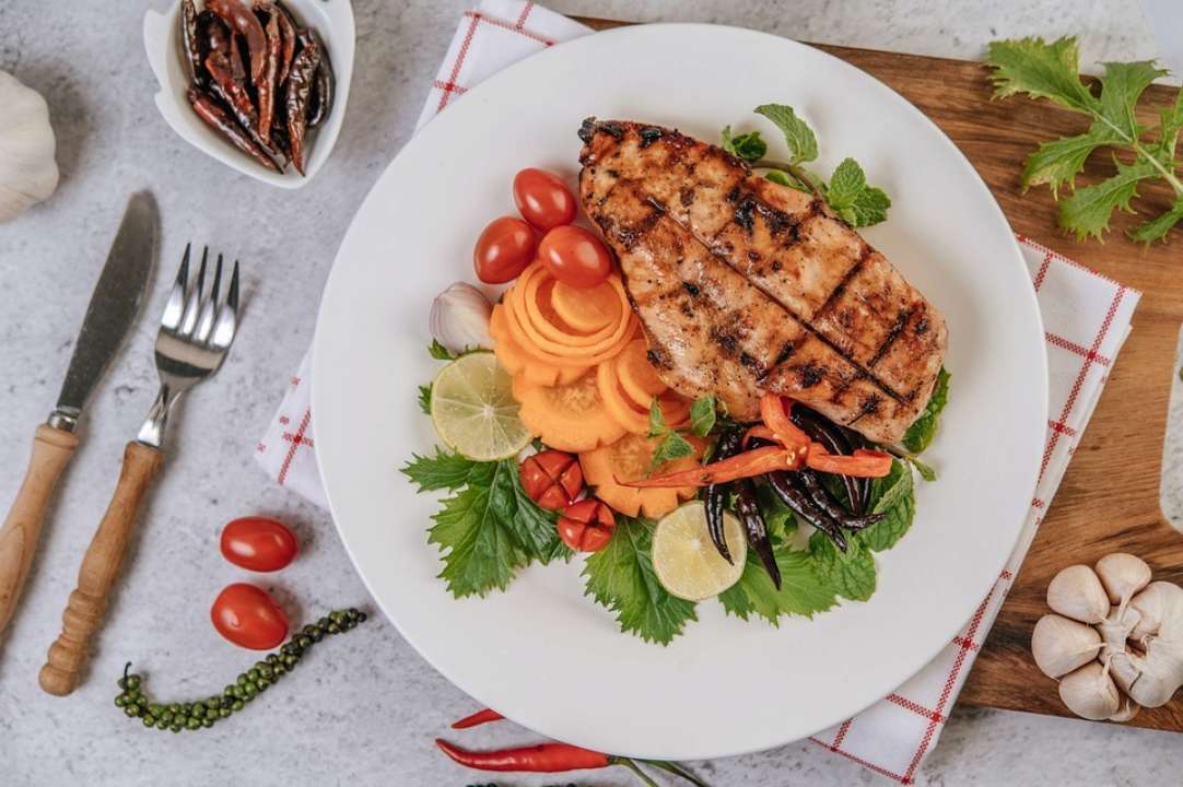 Рецепт курицы на мангале / Фото: Pixabay В сметанном маринаде: рецепт куриного филе на мангале