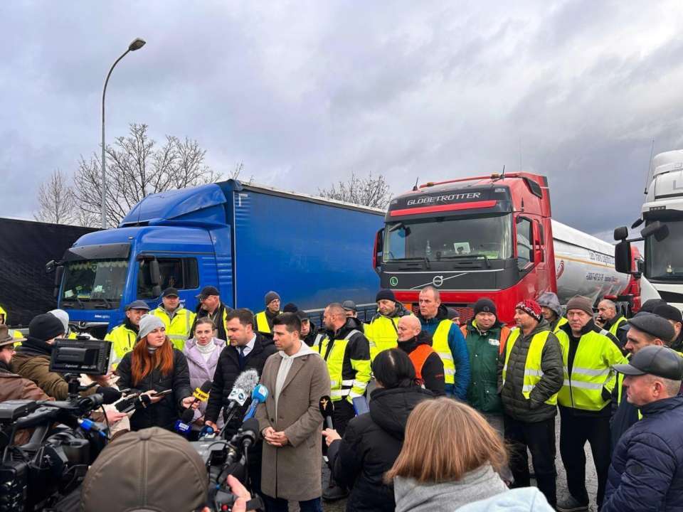 МЗС Латвії готове сприяти в переговорах між Україною та Польщею в питанні автоперевезень МЗС Латвії готове сприяти в переговорах між Україною та Польщею в питанні автоперевезень