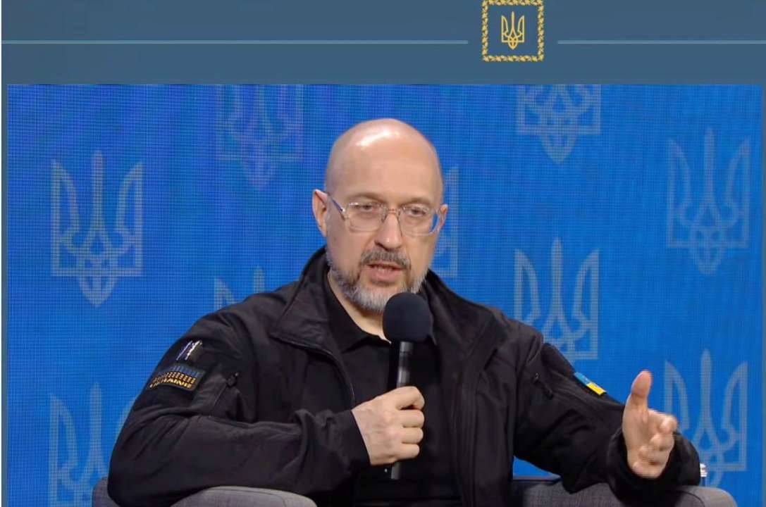 Украина вводит принцип "Воюй или работай"/Фото: Кабмин Шмыгаль: Вводим принцип «Воюй или работай» для вывода рынка труда из тени